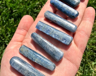 Cristal de cianita azul pulido - Varios tamaños disponibles - Piedra de cianita azul pulida - Piedra preciosa de cianita azul pulida - Cianita azul natural
