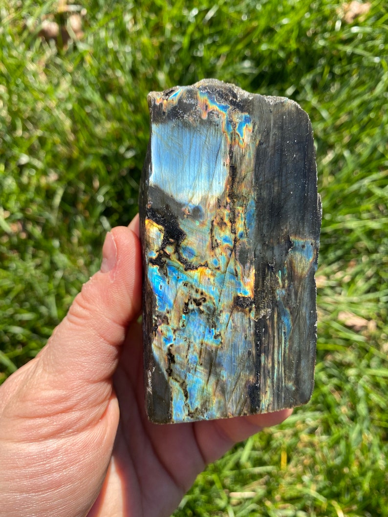 - One side Polished Extra Quality Labradorite Spectrolite Stone Standing Spectrolite Crystal Healing Crystals /& Stones 230g- 700g