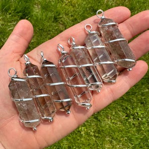 Pingente de Quartzo Fumê - Colar de Cristal com Cravação Espiral Prateada - Ponta de Cristal de Quartzo Fumê Polida - Colar de Quartzo Fumê imagem 4