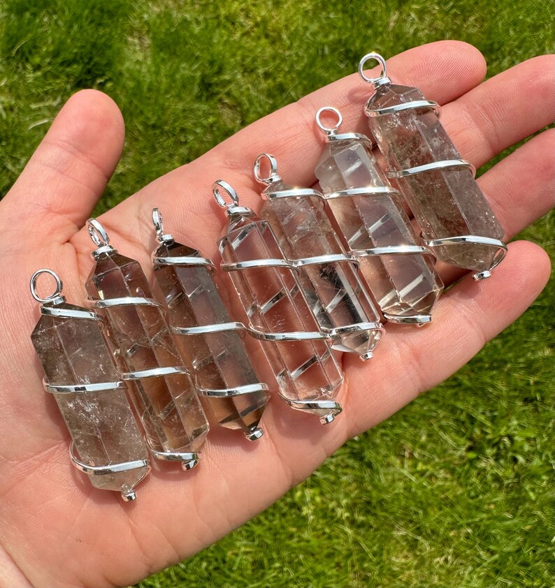 Pingente de Quartzo Fumê - Colar de Cristal com Cravação Espiral Prateada - Ponta de Cristal de Quartzo Fumê Polida - Colar de Quartzo Fumê imagem 4