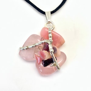 Collier amulette de gratitude - amour et bonheur - amulette rubis - pendentif opale rose - cristaux de bonheur - cadeau Saint-Valentin - cristaux d&#39;amour