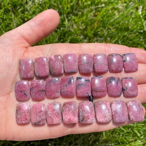 Cabujón de rodonita rectangular (1,49-1,88 cm) - Cabujón de rodonita pulida - Cabujón de cristal de rodonita pulida - Piedra rosa imagen 4