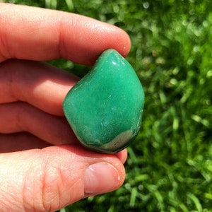 Green Aventurine XL Tumbled Stone - Tumbled Green Aventurine Crystal - Multiple Sizes Available - Heart Chakra Crystal - Green Gemstone