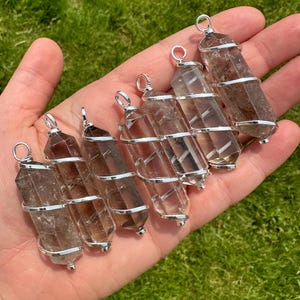 Pingente de Quartzo Fumê - Colar de Cristal com Cravação Espiral Prateada - Ponta de Cristal de Quartzo Fumê Polida - Colar de Quartzo Fumê imagem 2
