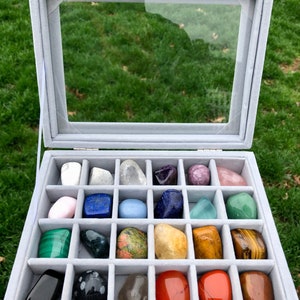 Caja de cristal de piedra pulida - Juego de cristales y piedras - Piedras de chakras - Caja de regalo de cristal para principiantes - Caja de presentación de cristal pulido