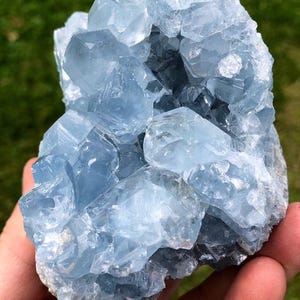 Amas de cristal de célestite brut (0,5 à 6,5 po.) - Cristal de célestine bleu brut - Amas de célestite bleu naturel - Celestite de Madagascar !