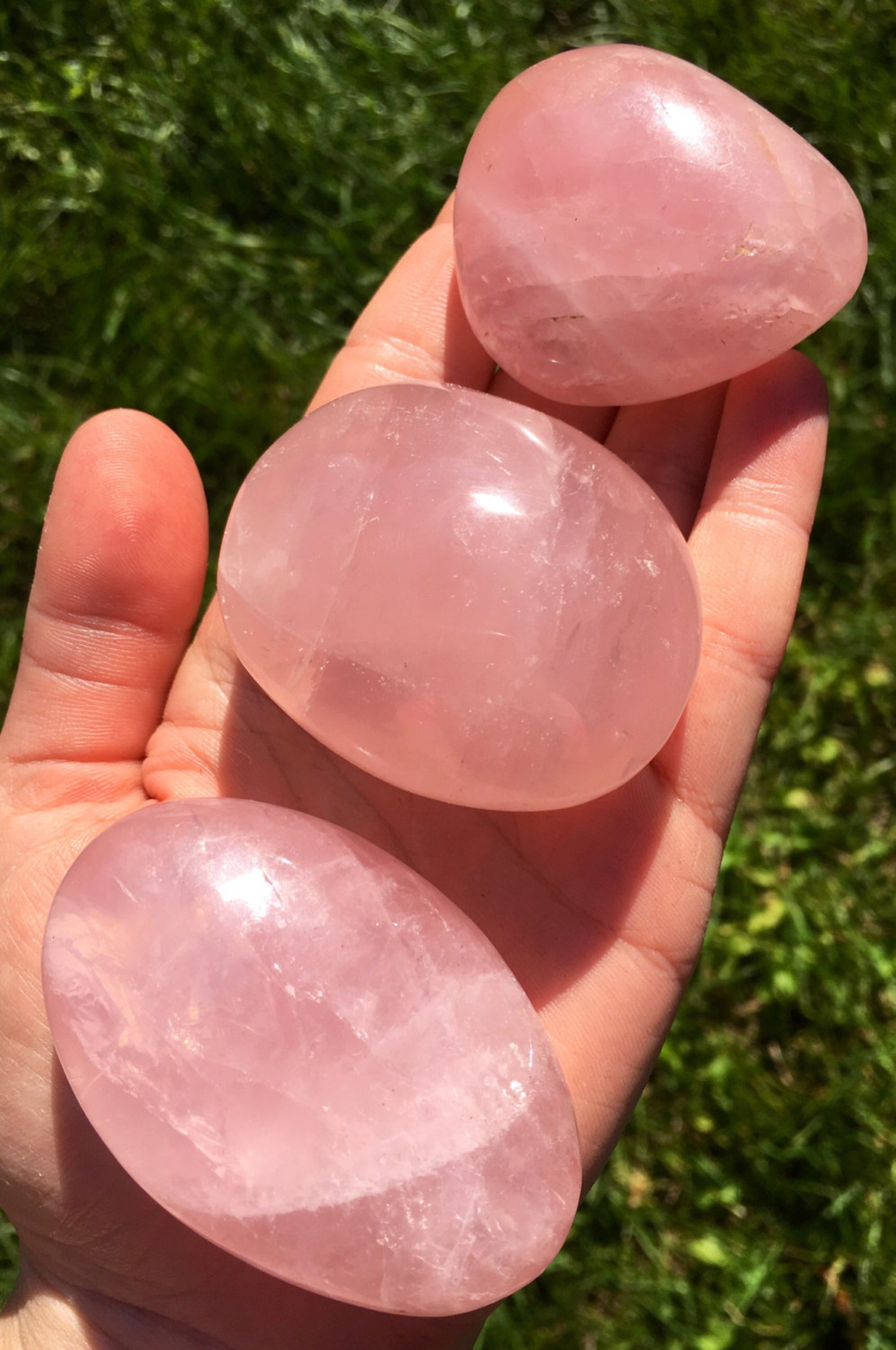 Розовый лунный камень. Розовый кварц Акаева. Лунный кварц камень. Rose Quartz Gemstone.