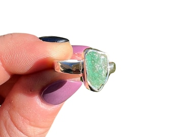Raw Emerald Ring - Sterling Silver - Sizes 6 to 8 (US) - Dainty Green Emerald Stone Ring - Rough Natural Emerald Crystal Ring