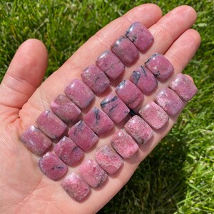 Cabujón de rodonita rectangular (1,49-1,88 cm) - Cabujón de rodonita pulida - Cabujón de cristal de rodonita pulida - Piedra rosa imagen 3