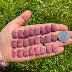 Cabujón de rodonita rectangular (1,49-1,88 cm) - Cabujón de rodonita pulida - Cabujón de cristal de rodonita pulida - Piedra rosa imagen 9