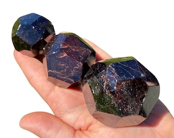 CD G-SCHMITT:alternative garnet G-シュミット Simulated Garnet Round Faceted Gemstone - RioGrande