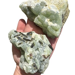 Cristal de prehnita en bruto (de 0,5" a 4") - Piedra de prehnita en bruto - Cúmulo de prehnita - Algunas son prehnitas rutiladas con turmalina negra o epidota imagen 7