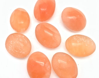 Cristales de selenita naranja (3,81-5,08 cm). Piedra de palma de selenita color melocotón. Cristal de selenita naranja pulido. Cristal de limpieza energética naranja.