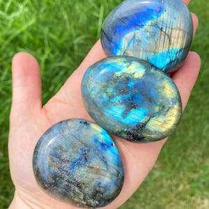 Labradorite Palm Stone Labradorite Stone Polished Labradorite Oval Palm Stone Tumbled Labradorite Crystal Blue Flash Labradorite image 4