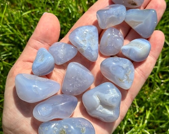 ナミビア産高品質ブルーレースアゲート 215グラム - 研磨された本物の