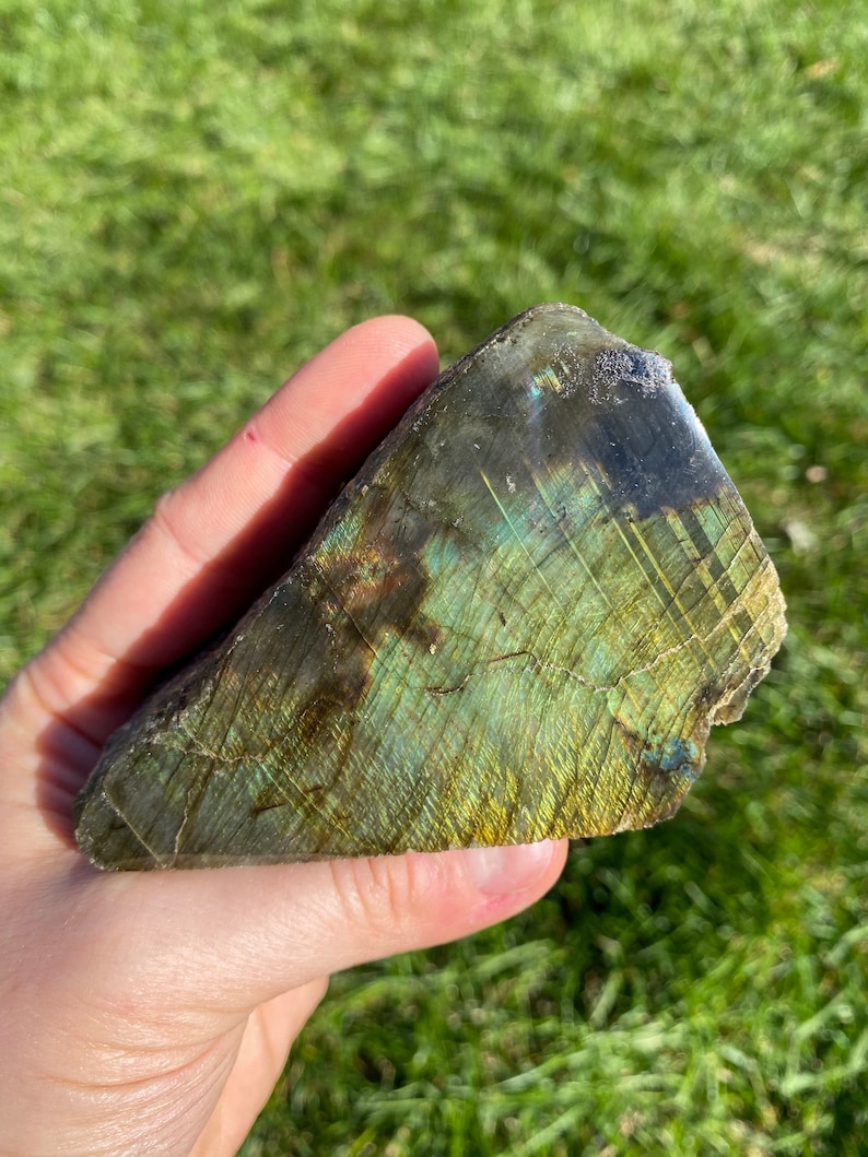 - One side Polished Extra Quality Labradorite Spectrolite Stone Standing Spectrolite Crystal Healing Crystals /& Stones 230g- 700g