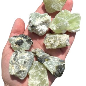 Cristal de prehnita en bruto (de 0,5" a 4") - Piedra de prehnita en bruto - Cúmulo de prehnita - Algunas son prehnitas rutiladas con turmalina negra o epidota imagen 9