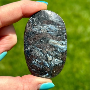 Arfvedsonite Palm Stone - Polished Arfvedsonite Crystal Palmstone - Flashy Arfvedsonite Worry Stone - Genuine Arfvedsonite with Flash