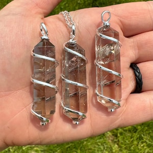 Pingente de Quartzo Fumê - Colar de Cristal com Cravação Espiral Prateada - Ponta de Cristal de Quartzo Fumê Polida - Colar de Quartzo Fumê imagem 1
