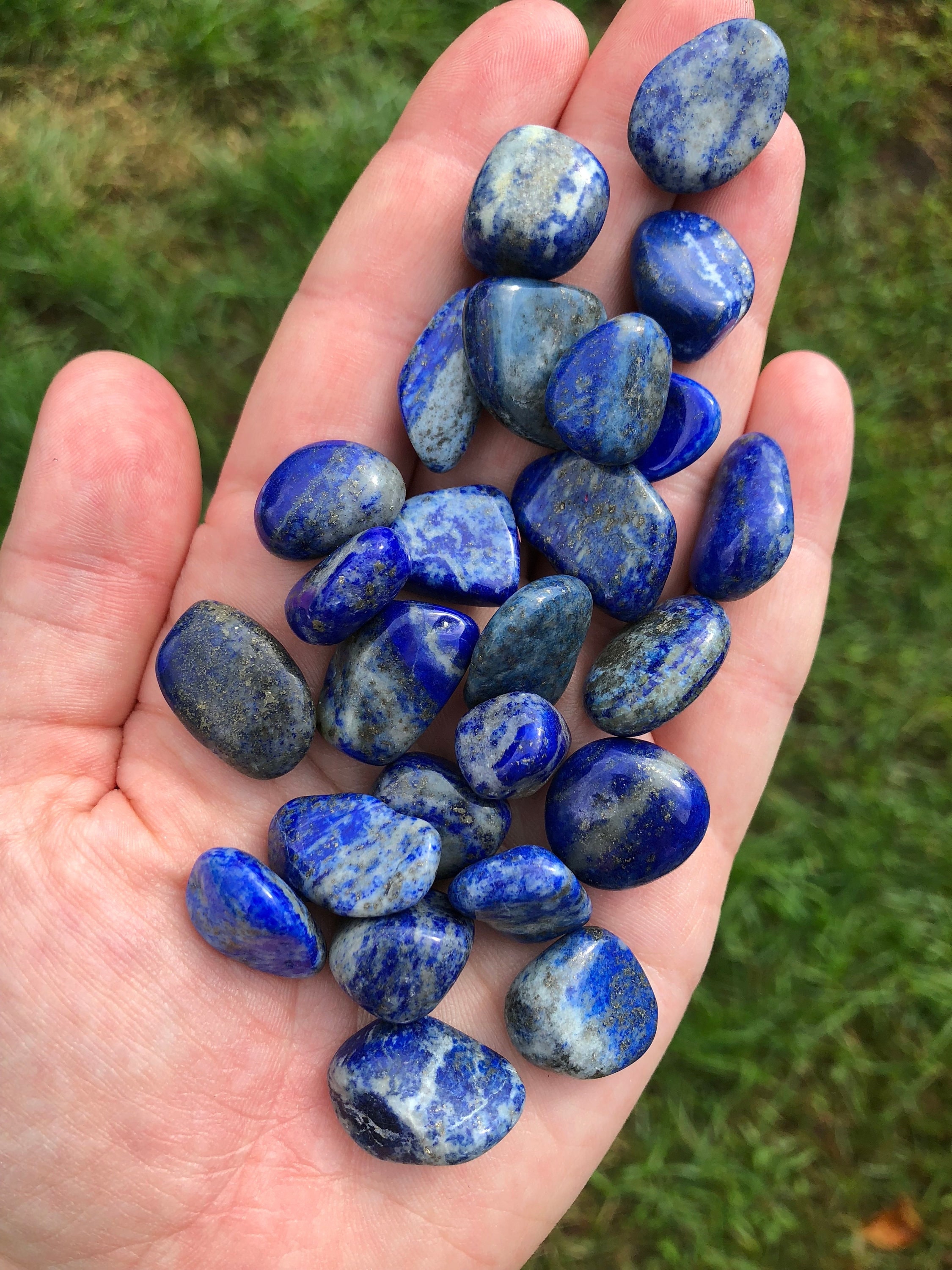 ラピスラズリ タンブルストーン - グレードAB - 複数のサイズをご用意