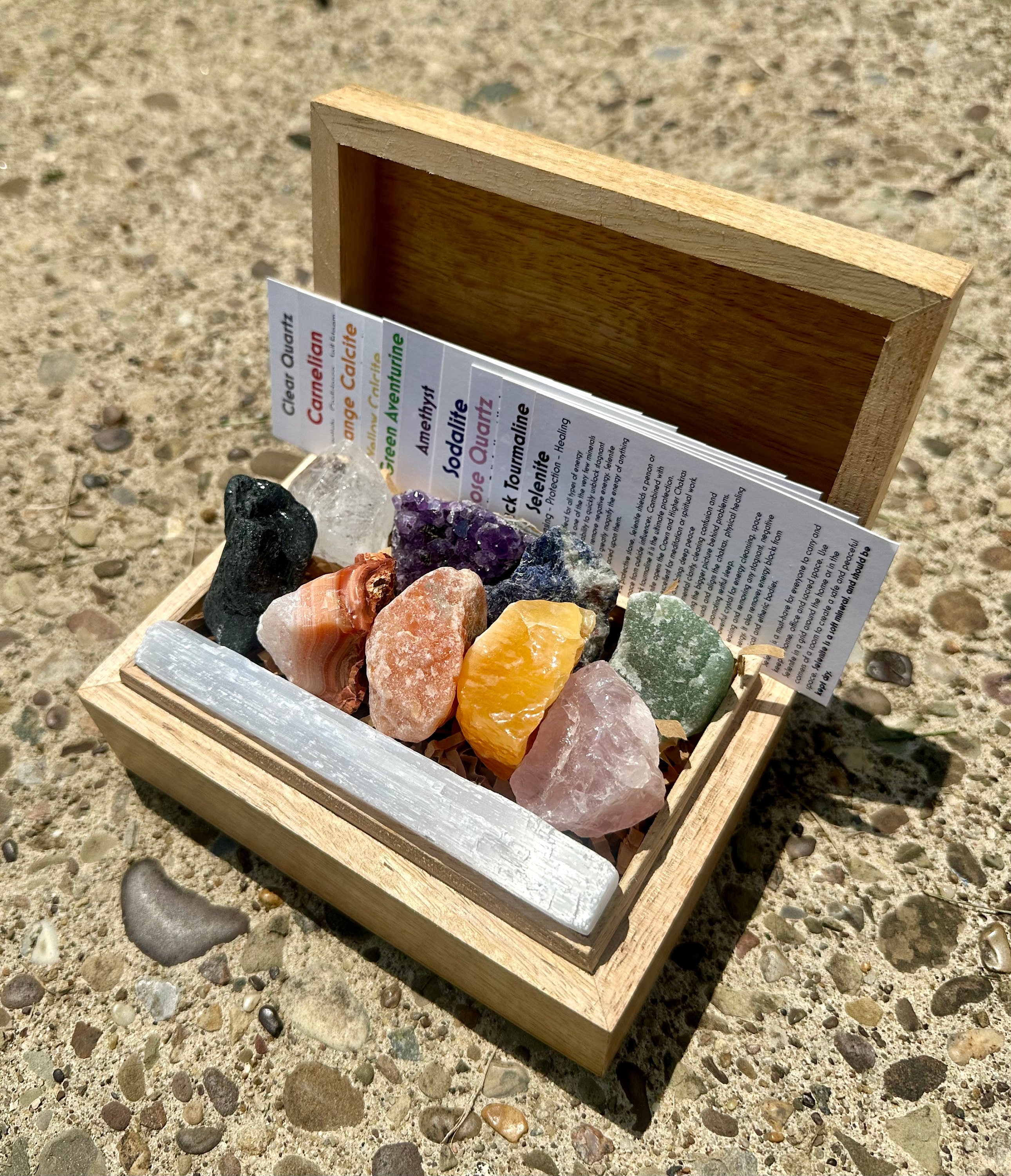 Healing Crystals Set for Beginners Natural Chakra Stones Set with Gift Box Pendant and Bracelet Crystals and Gemstones Healing Set for Relaxation and