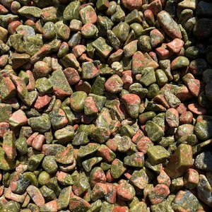 Unakit Stein Chips 5 mm bis 8 mm (1lb Beutel) Unakit Trommelsteine - Unakit Kristall Chips - Mini polierter Unakit - Unakit Steine geschliffen