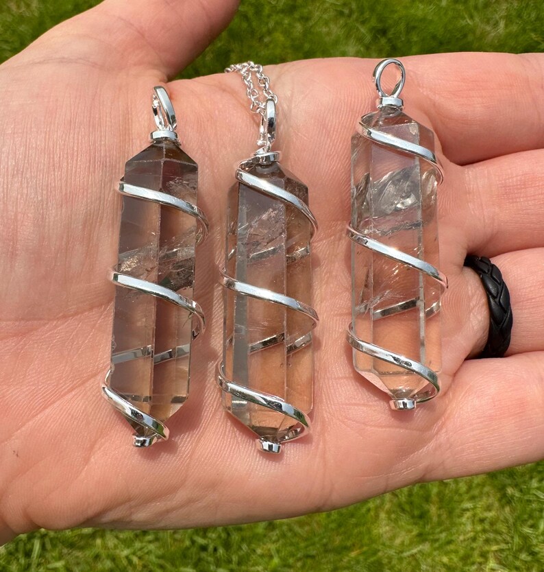 Pingente de Quartzo Fumê - Colar de Cristal com Cravação Espiral Prateada - Ponta de Cristal de Quartzo Fumê Polida - Colar de Quartzo Fumê imagem 10