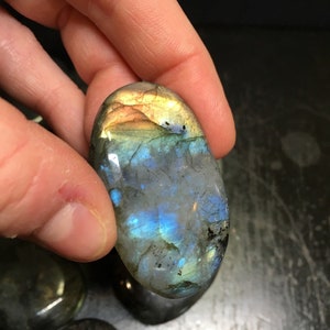 Labradorite Palm Stone Labradorite Stone Polished Labradorite Oval Palm Stone Tumbled Labradorite Crystal Blue Flash Labradorite image 7