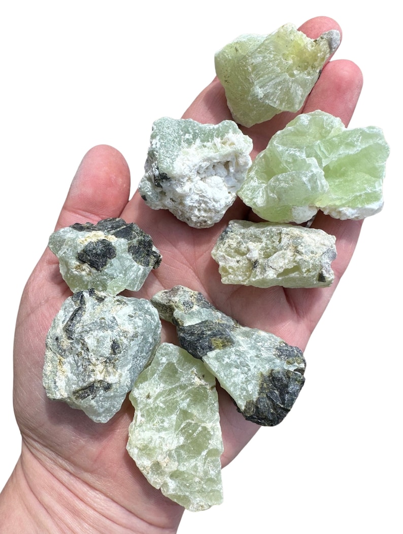 Cristal de prehnita en bruto (de 0,5" a 4") - Piedra de prehnita en bruto - Cúmulo de prehnita - Algunas son prehnitas rutiladas con turmalina negra o epidota imagen 1
