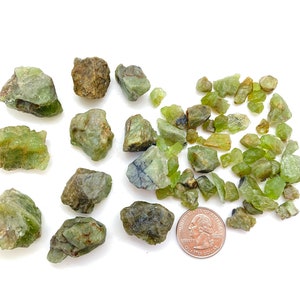 Peridoto grezzo (pietre da 1 a 55 grammi) - Cristallo di peridoto grezzo - Pietra di peridoto - Cristalli e pietre - Olivina o crisolito - Pezzo di peridoto