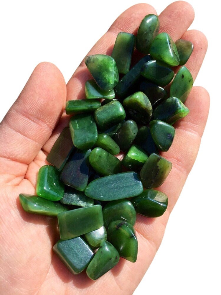 ネフライト翡翠タンブルストーン - 複数のサイズをご用意 - タンブル