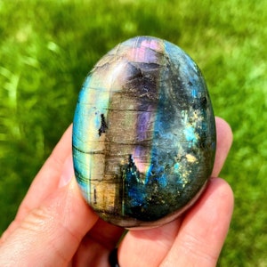 Labradorite Palm Stone - Labradorite Stone - Polished Labradorite Oval Palm Stone - Tumbled Labradorite Crystal - Blue Flash Labradorite