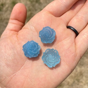 Aquamarin Rose (1,5 cm) - Aquamarin Hand geschnitzte Rose - Blaue Kristall Rose - Miniatur für immer Rose - Polierte Aquamarin Kristall Blume
