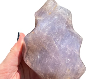 ラベンダーローズクォーツクリスタルポイントタワー（87 x 34 mm