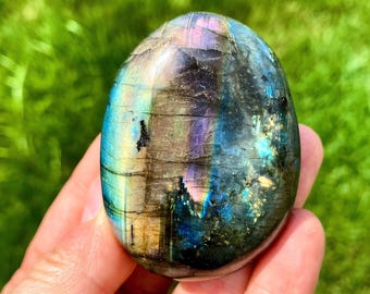 Pietra di labradorite da palmo - Pietra di labradorite - Pietra di labradorite ovale lucida da palmo - Cristallo di labradorite burattato - Labradorite con riflessi blu