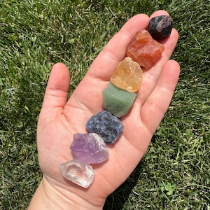 Raw Stone 7 Chakra Set - Seven Piece Chakra Crystal Kit - Chakra Balancing Set - Crystals and Stones - Raw Chakra Stones Starter Kit