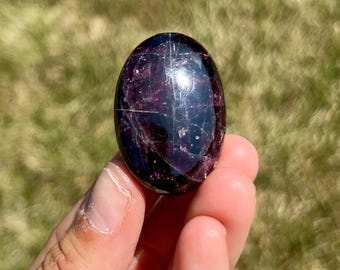 Garnet Palm Stone - Rhodolite Garnet Crystal - Polished Garnet Stone - Oval Crystal Palmstone - Garnet Rhodolite Worry Stone