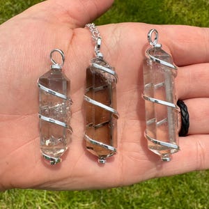 Pingente de Quartzo Fumê - Colar de Cristal com Cravação Espiral Prateada - Ponta de Cristal de Quartzo Fumê Polida - Colar de Quartzo Fumê imagem 3