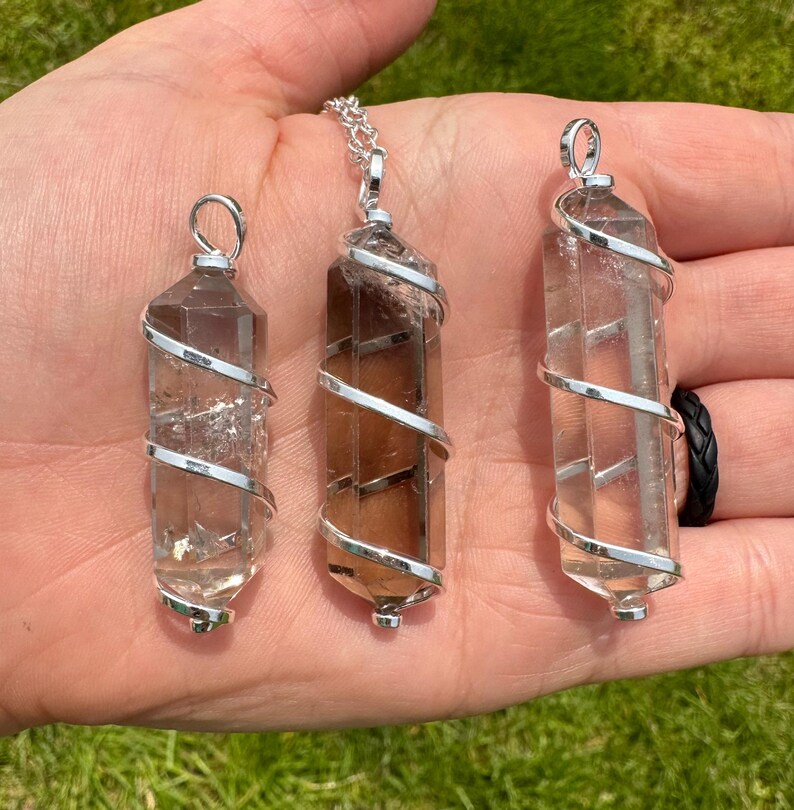 Pingente de Quartzo Fumê - Colar de Cristal com Cravação Espiral Prateada - Ponta de Cristal de Quartzo Fumê Polida - Colar de Quartzo Fumê imagem 3