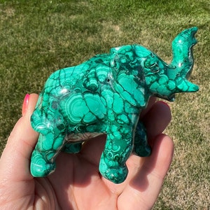 Malachiet olifant - handgesneden olifant sculptuur - gepolijste malachietsteen - malachiet dierlijk snijwerk - kristallen olifant - #2