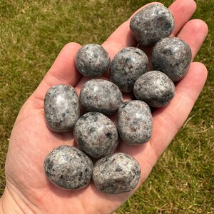 Yooperlite Stone, UV Reactive, Emberlite, Sodalite, Syenite, Mineral