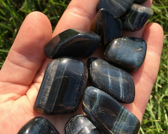 Blauwe tijgeroog-edelsteen - meerdere maten beschikbaar - getrommeld haviksoogkristal - gepolijste tijgeroog-edelsteen - blauwe tijgeroogsteen