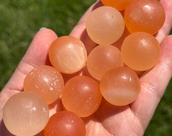 Cristales de selenita naranja pulidos - Piedras de selenita color melocotón pulidas - Piedra de selenita naranja - Esfera de selenita pulida - Cristal purificador
