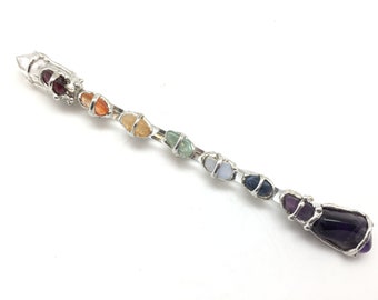 Baguette de chakra - améthyste, sodalite, agate de dentelle bleue, aventurine verte, citrine, cornaline, grenat et quartz - cristaux et pierres de guérison