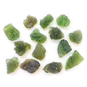 Raw Moldavite Crystal (0g - 10g) - Czech Republic - Raw Moldavite Stone - Healing Crystals & Stones - Raw Green Tektite - Rough Moldavite