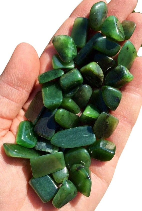 ネフライト翡翠タンブルストーン - 複数のサイズをご用意 - タンブル