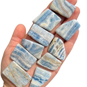Tranche de pierre de scheelite bleu (0,75&quot; - 1,75&quot;) Dalle de scheelite bleu de qualité A - Cristal de scheelite bleu - Tranche de scheelite bleu - Scheelite poli