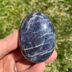 crystalmiracle Opalite Worry Stone Crystal Healing Wellness Palm Stone Energia positiva Pace Thumb Stone Meditation Handcrafted
