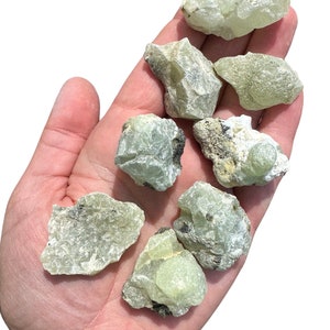 Cristal de prehnita en bruto (de 0,5" a 4") - Piedra de prehnita en bruto - Cúmulo de prehnita - Algunas son prehnitas rutiladas con turmalina negra o epidota imagen 8