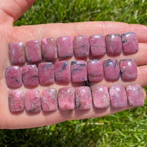 Cabujón de rodonita rectangular (1,49-1,88 cm) - Cabujón de rodonita pulida - Cabujón de cristal de rodonita pulida - Piedra rosa imagen 1